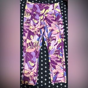 Avia purple&pink tropical pattern Capri leggings w/ pockets - size med8/10
